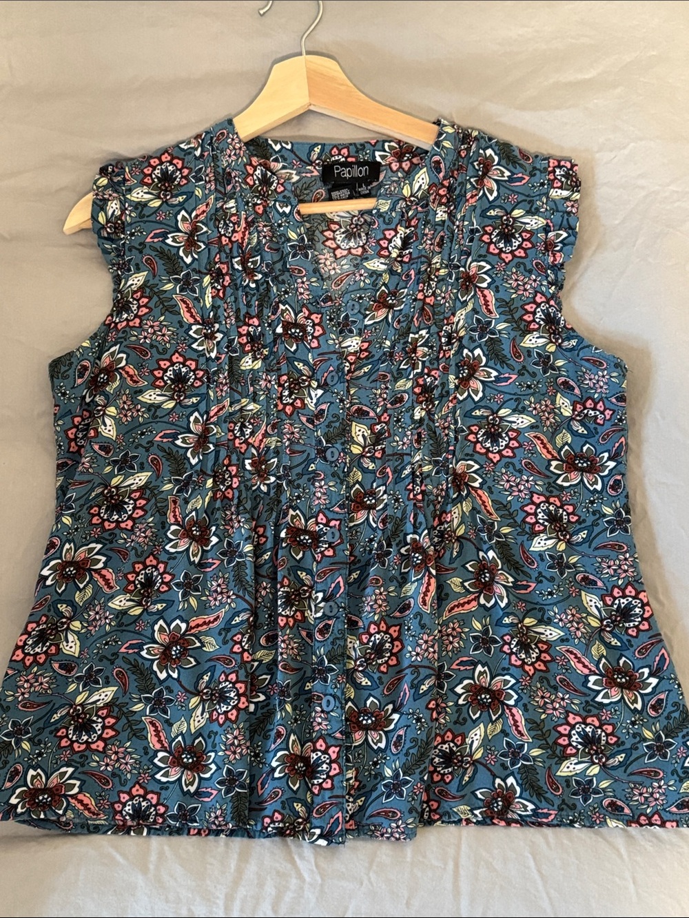 Papillon Blanc Teal Floral Pintuck Sleeveless Top